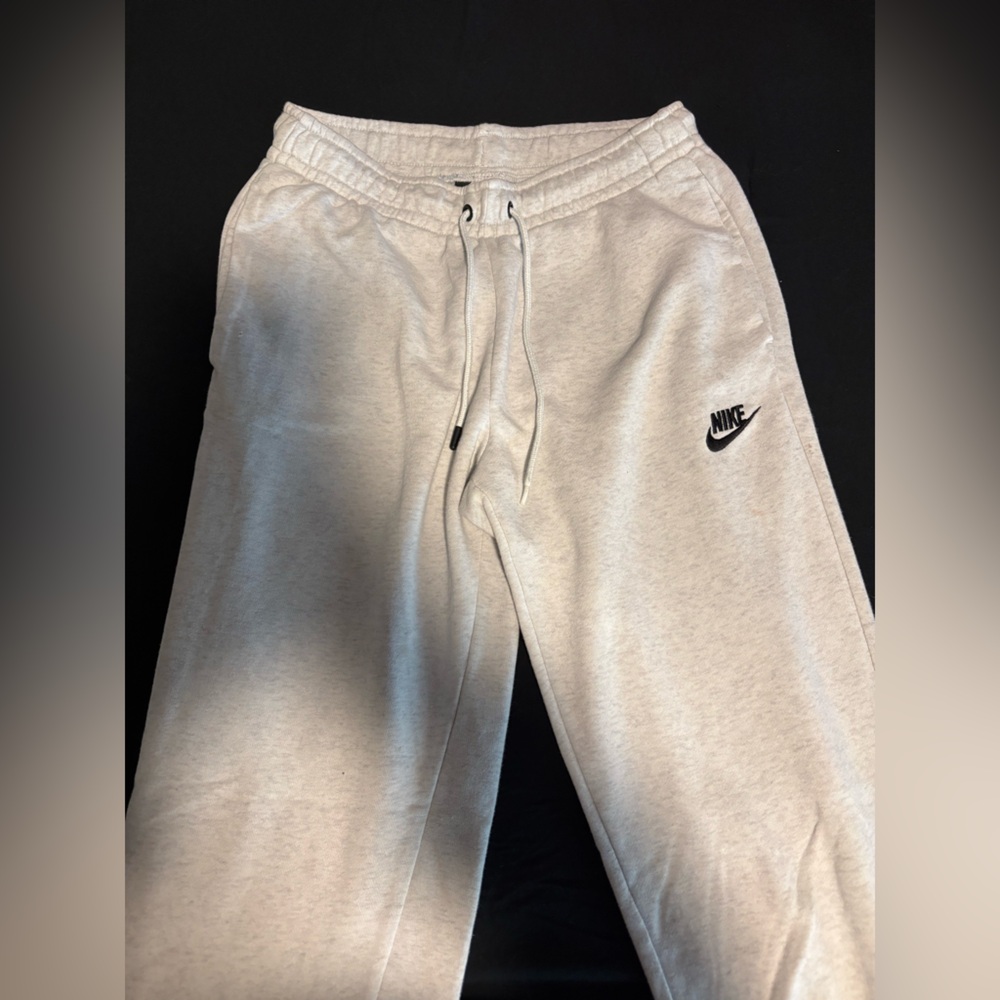 Nike white/light grayJoggers